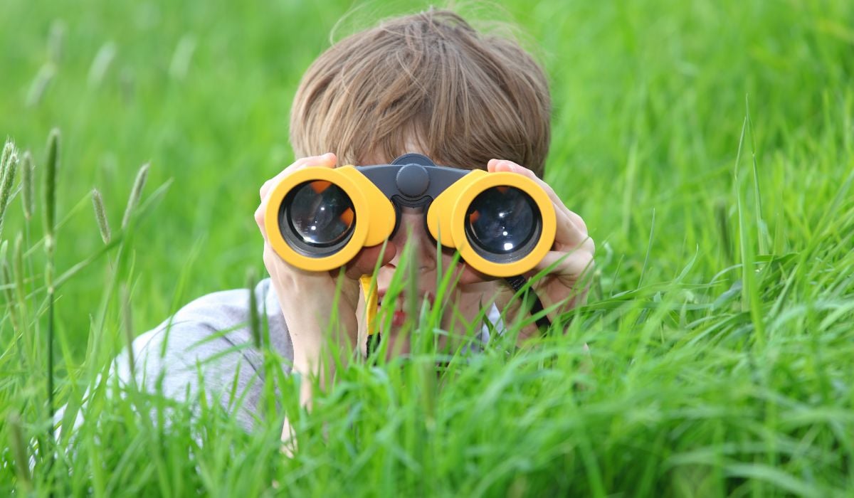 Image of a child looking through bonoculars
